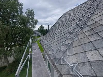 Snøfangere og takstige på skifer